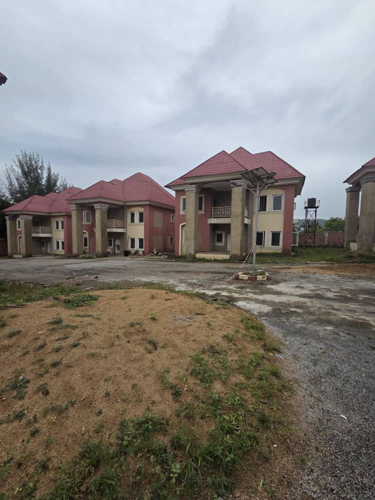 9 Units of 5 Bedrooms Duplexes